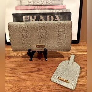 ST. JOHN CLUTCH LONG TRAVEL WALLET + LUGGAGE I.D. Vintage items.